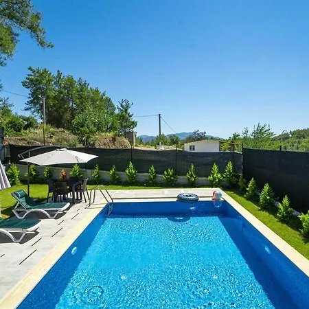 Sleeps 2, Honeymoon Concept Bungalow With Pool - Awz 248 费特希耶