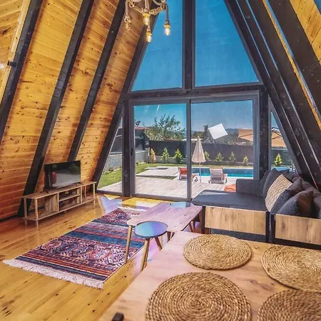 Sleeps 2, Honeymoon Concept Bungalow With Pool - Awz 248 빌라 *