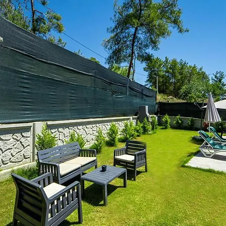 Sleeps 2, Honeymoon Concept Bungalow With Pool - Awz 248 فيلة