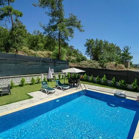 Sleeps 2, Honeymoon Concept Bungalow With Pool - Awz 248 * 페티예