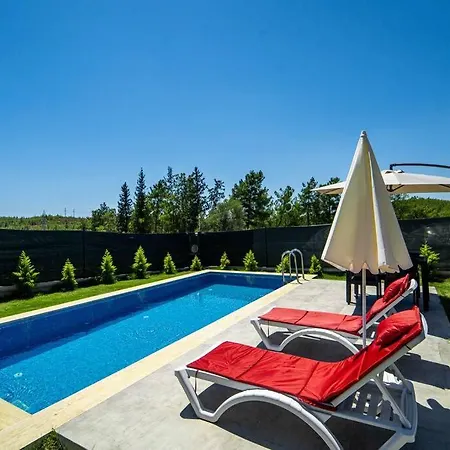 빌라 Sleeps 2, Honeymoon Concept Bungalow With Pool - Awz 248 *