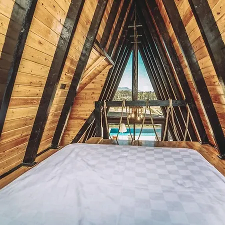 别墅 Sleeps 2, Honeymoon Concept Bungalow With Pool - Awz 248