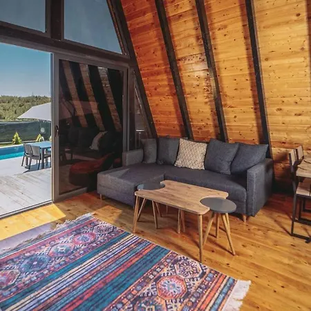 Sleeps 2, Honeymoon Concept Bungalow With Pool - Awz 248 فيلة