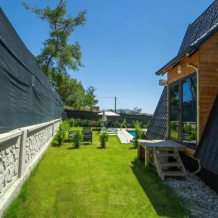 别墅 Sleeps 2, Honeymoon Concept Bungalow With Pool - Awz 248 费特希耶