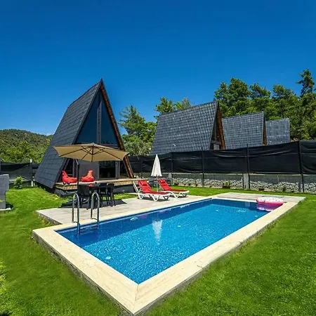 Sleeps 2, Honeymoon Concept Bungalow With Pool - Awz 248 别墅