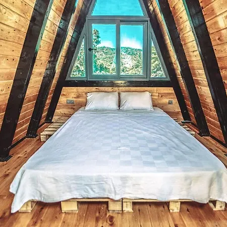 Sleeps 2, Honeymoon Concept Bungalow With Pool - Awz 248 别墅
