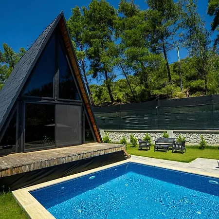 فيلة Sleeps 2, Honeymoon Concept Bungalow With Pool - Awz 248 *