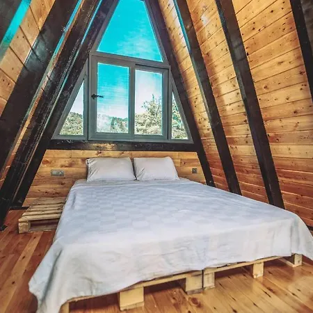 Sleeps 2, Honeymoon Concept Bungalow With Pool - Awz 248 费特希耶